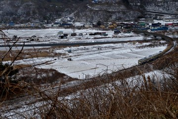 《五能線が走る風景（冬）》青森県深浦町