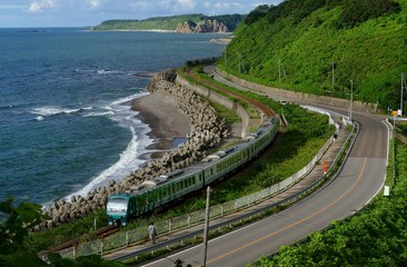 《五能線が走る風景　(晴れ)》青森県深浦町