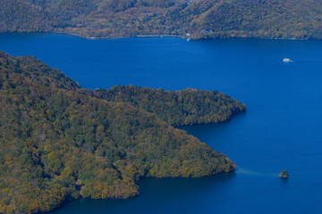 Fototapeta na wymiar 半月山の展望台から見た中禅寺湖
