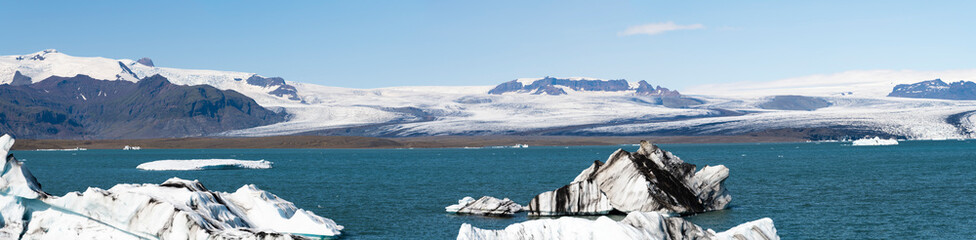 icebergs in jokulsarlon lagoon iceland