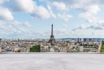 Foto op Canvas Eiffeltoren, beroemde bezienswaardigheid en reisbestemming in Frankrijk, Parijs met leeg betonnen terras © SasinParaksa
