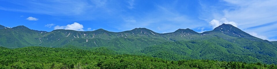 Fototapeta na wymiar 知床五湖で見た知床連山のパノラマ情景＠知床、北海道