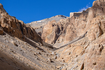 Fototapeta premium Himalayan mountain landscape along Leh to Manali highway. Majestic rocky mountains in Indian Himalayas, India