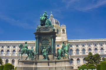 Fototapeta na wymiar Monument to Maria Theresia and Museum of Natural History in Vienna, Austria
