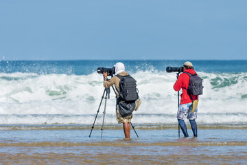 LACANAU (Gironde, France), photographes de surf sur la plage