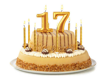 Festliche Torte mit goldenen Kerzen - Nummer 17