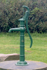 Fototapeta na wymiar Wasserpumpe für Garten