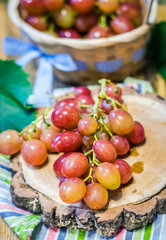 grono of pink grapes