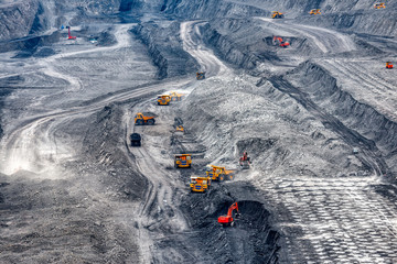 Large quarry with many horizons and ledges.