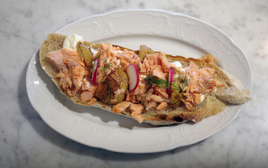 Tartine de saumon servie en Finlande