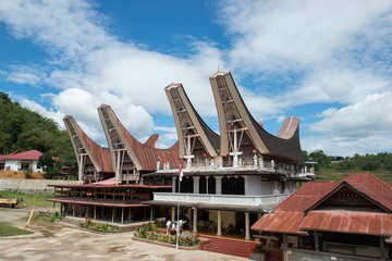 Fototapeta na wymiar Tongkonan houses, traditional Torajan buildings, Tana Toraja is the traditional ancestral house of the Torajan people, in South Sulawesi,Indonesia. Tongkonan have a distinguishing boat-shaped.