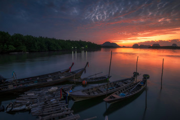 Obraz premium Sunrise at fisherman village Phang Nga Bay