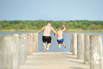 im Sommer eine Erfrischung im See