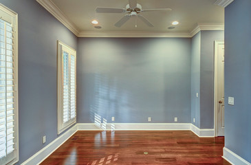 Cozy unfurnished room with wood floors, place your own furniture.