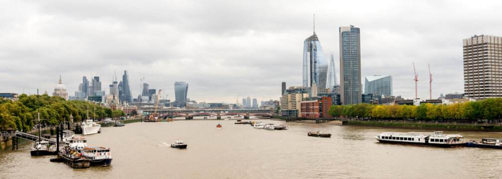 Panoramic view of Thames river and London cityscape from Waterloo bridge