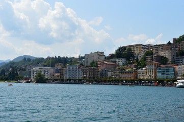 Fototapeta na wymiar the shores of Lake Lugano