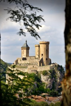 Ch&acirc;teaux de fois - paysage village de France Ari&egrave;ge - tourisme voyage exploration vacances