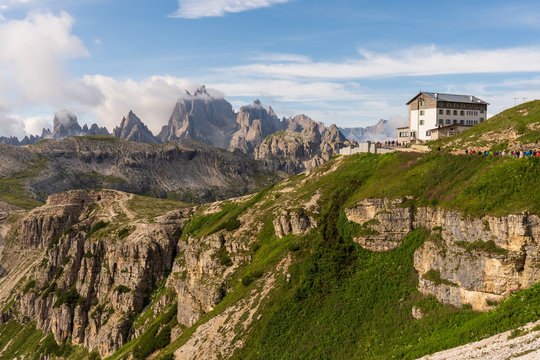 Sextner Dolomiten bei den drei Zinnen mit Auronzoh&uuml;tte in Italien