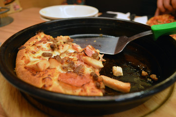 Frying pan with a pizza