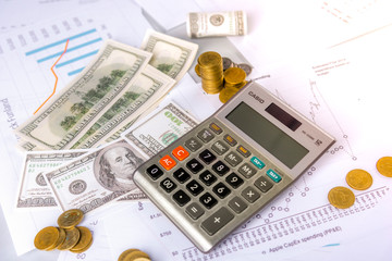 Investors are calculating profits and interest rates using a calculator and have a small amount of money.