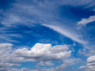 Fototapeta premium ciel bleu nuageux