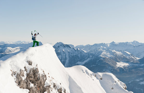 Austria, Salzburg, Altenmarkt-Zauchensee, Austrian woman skiing