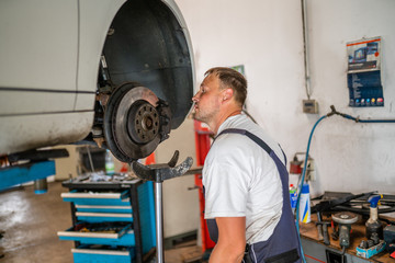 Automechaniker 10