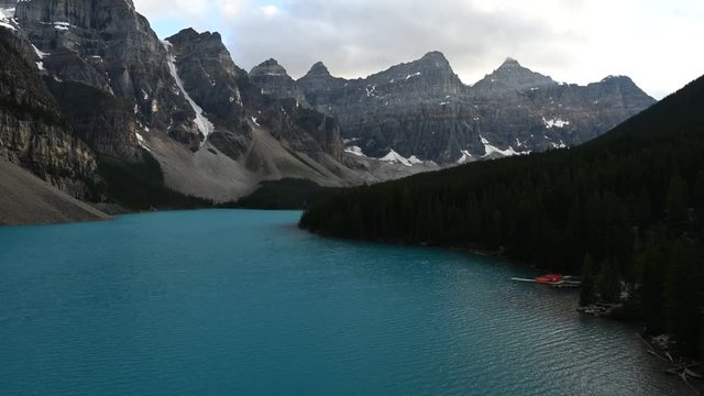 Timelapse video of the Moraine Lake in Banff National Park of Canada