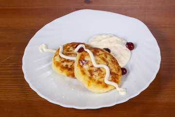 Tasty cheesecakes with sour cream