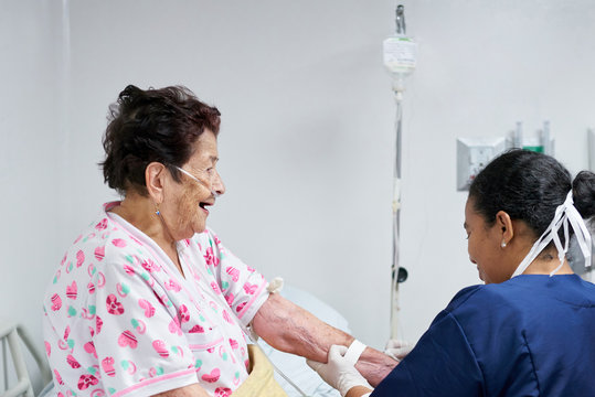 Nurse and senior patient having a pleasant time chatting