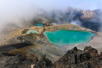 paisaje del volcán Tongariro, vista de la cumbre con sus lagunas