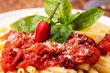 Rigatoni Pasta mit Tomatensauce