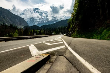 Papier Peint photo autocollant Mont Blanc road to mont blanc
