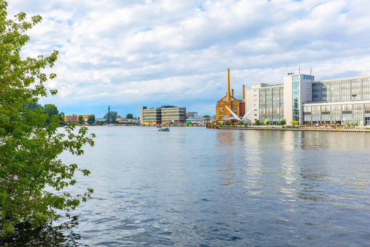 Berlin Sch&ouml;neweide Spreeknie Kaisersteg HTW Hochschule f&uuml;r Technik und Wirtschaft Spreeufer Spree Bebauung obersch&ouml;neweide Universit&auml;t Berliner Osten spreeblick ansicht geb&auml;ude industrie bauten mensa