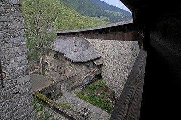 l'interno di Castel Taufers a Campo Tures, dal cammino di ronda