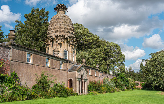 Dunmore Park, The Pineapple Building