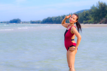 Naklejka premium Woman body large pretty with bikini crimson on beach