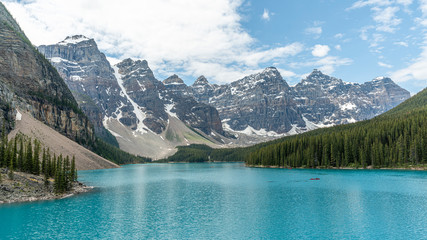 Fototapeta na wymiar Beautiful Lake from Canada (Moraine Lake)