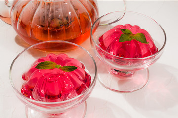赤いゼリー　Beautiful cold delicious red jelly