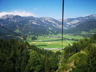 ursprüngliche Landschaft in den Alpen - Wanderung