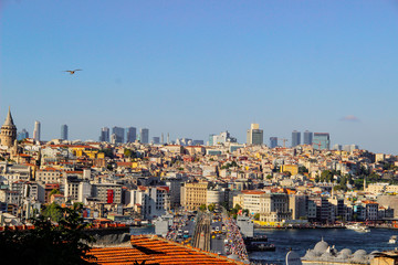 Obraz premium Galata Bridge and bosphorus with mosque view in Istanbul