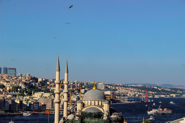 Naklejka premium Galata Bridge and bosphorus with mosque view in Istanbul