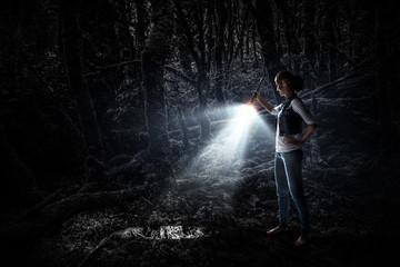 Obraz premium Young woman holding a flashlight