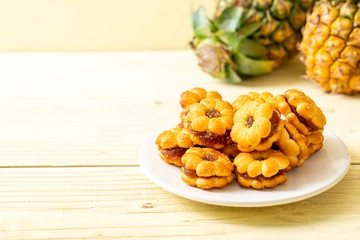 flower biscuits with pineapple jam