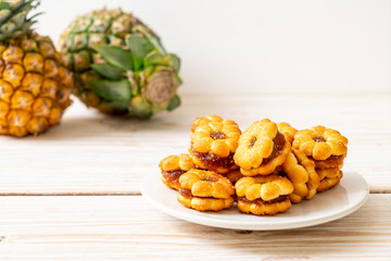 flower biscuits with pineapple jam