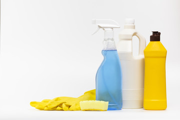 Arrangement with cleaning products and gloves