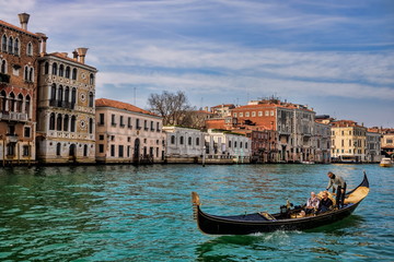 Obraz na płótnie Canvas gondel auf dem canal grande in venedig, italien