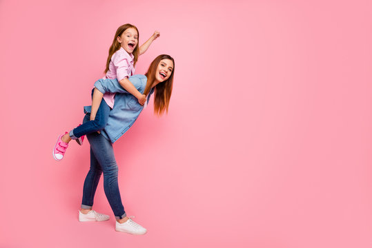 Full body photo of foxy little lady and her mom spending leisure time wear casual clothes isolated pink background