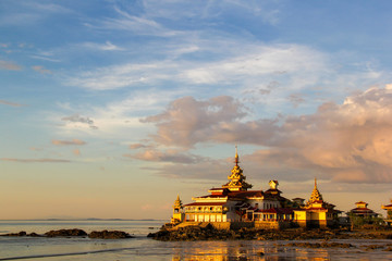 GOLDEN ROCK Pagoda, Kyite Htee Yoe, Myanmar.