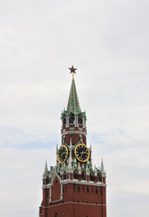 Fototapeta na wymiar Spasskaya tower of Moscow's Kremlin building isolated against cloudy sky background